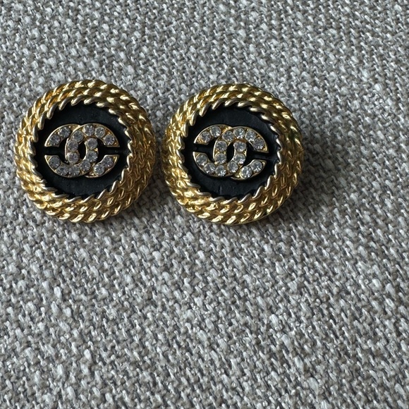 RARE Vintage Gold and Black Chanel Earrings - Picture 1 of 3